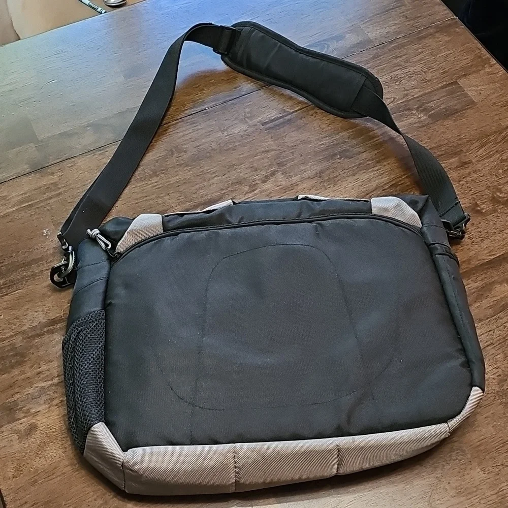 🛠️ Ergodyne Arsenal 5135 Laptop Messenger Bag | Black/Gray Work Gear 💻